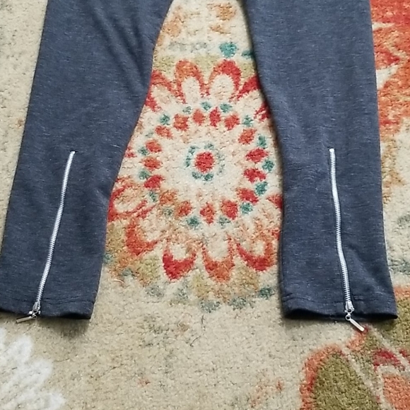Zip Leggings - Picture 4 of 5
